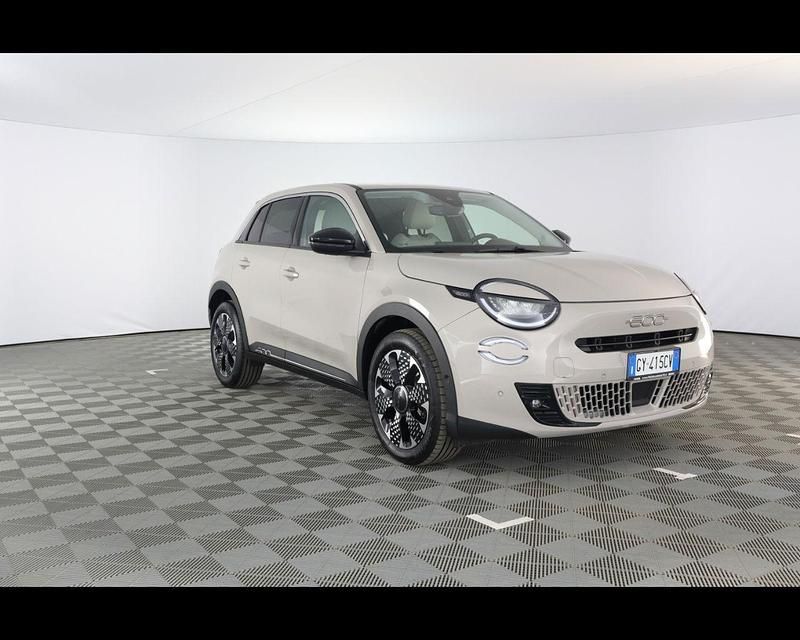 Usata Fiat 600 La Prima 100 CV (73 kW) 2025 Sabbia metallizzato SUV