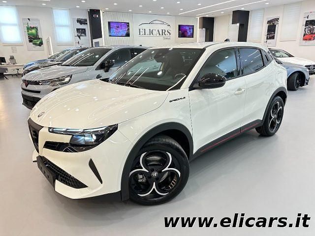 Nuova Alfa Romeo Junior Edizione Speciale 145 CV (106 kW) 2025 Bianco metallizzato SUV