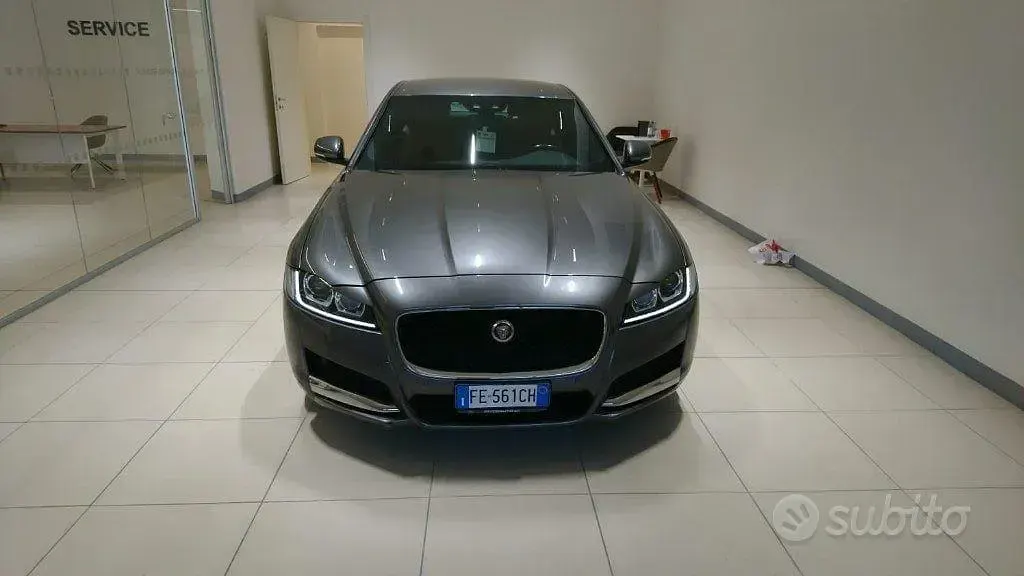 Usata Jaguar XF Prestige 180 CV (132 kW) 2016 Grigio Berlina