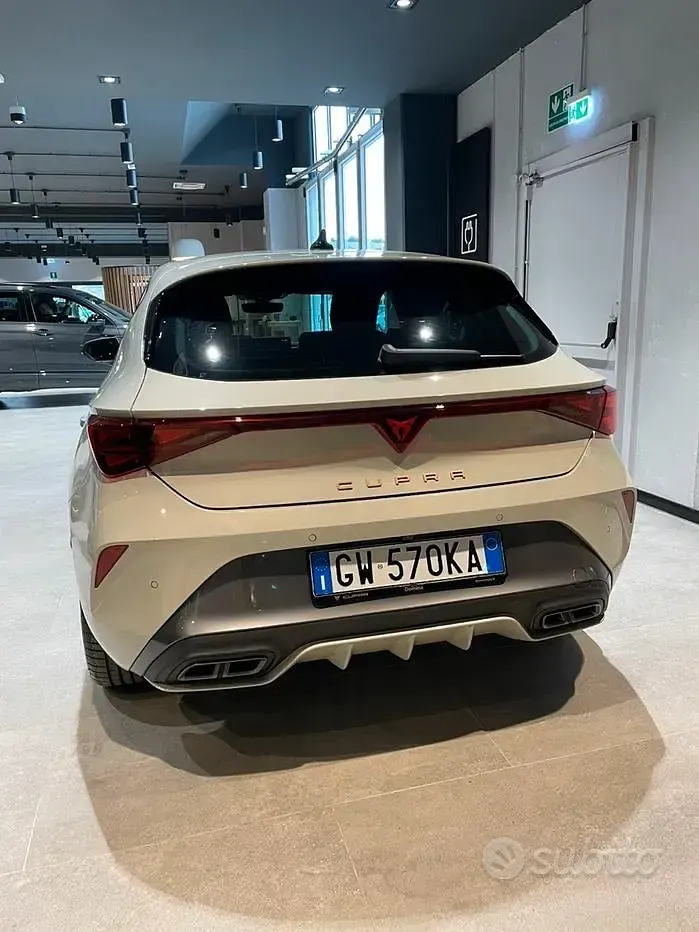 Usata Cupra Leon 150 CV (110 kW) 2024 Grigio Berlina
