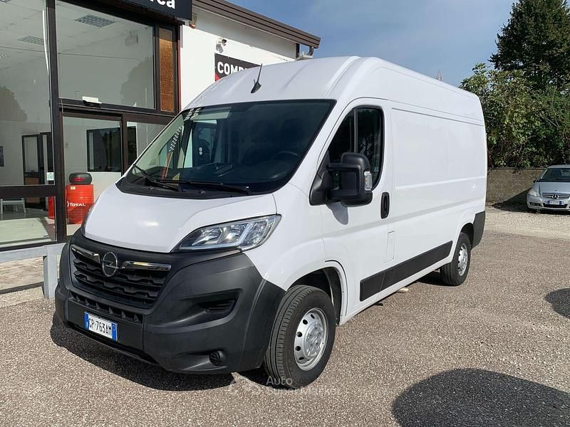 Usata Opel Movano 140 CV (102 kW) 2023 Bianco