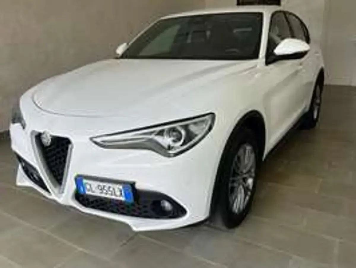 Usata Alfa Romeo Stelvio Business 190 CV (139 kW) 2022 Bianco SUV
