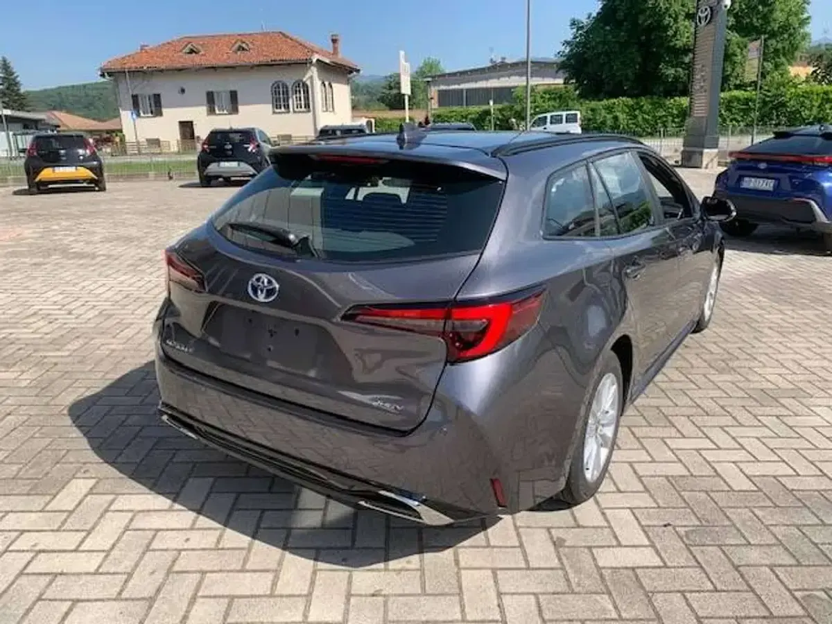 Nuova Toyota Corolla Active 140 CV (102 kW) 2026 Grigio Station wagon