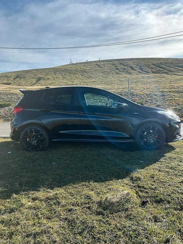 Usata Ford Fiesta ST-Line 85 CV (62 kW) 2017 Nero Utilitaria
