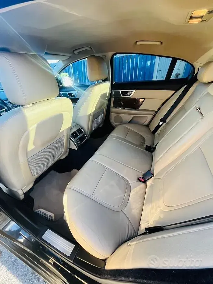 Usata Jaguar XF 300 CV (220 kW) 2011 Nero Berlina