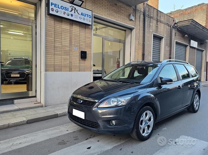 Usata Ford Focus 110 CV (80 kW) 2011 Grigio Station wagon