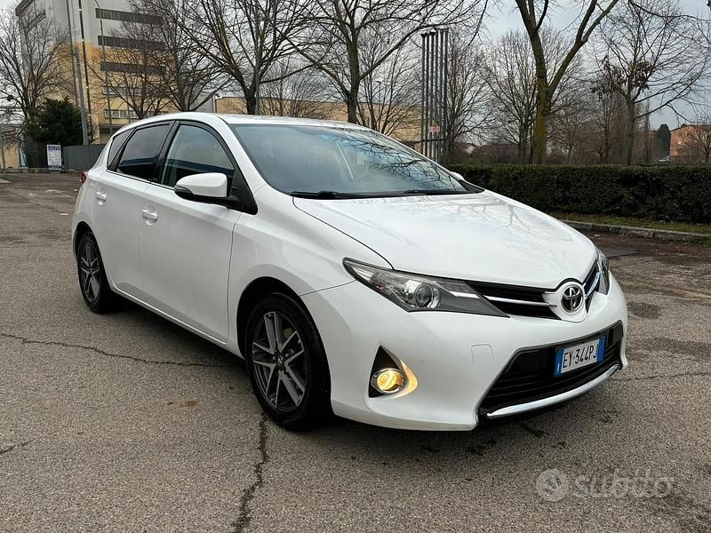 Usata Toyota Auris 2015 Bianco Utilitaria
