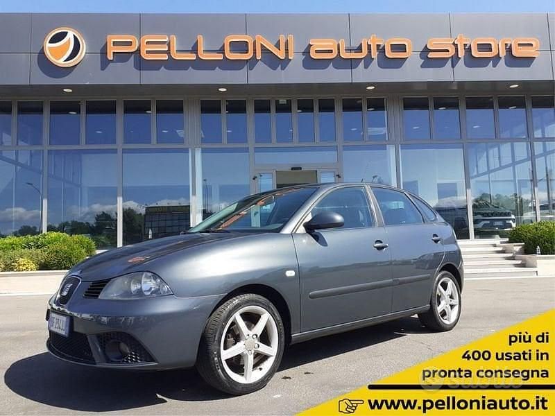 Grigio Usata 2007 Seat Ibiza Tre volumi | 4950 € (Molto cara) - Immagine 1/4