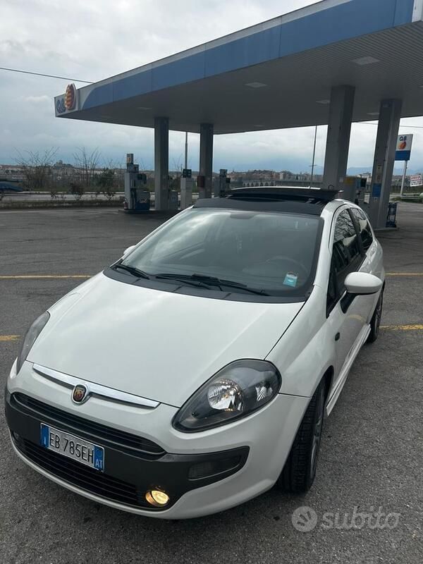 Usata Fiat Grande Punto 120 CV (88 kW) 2011 Bianco Utilitaria