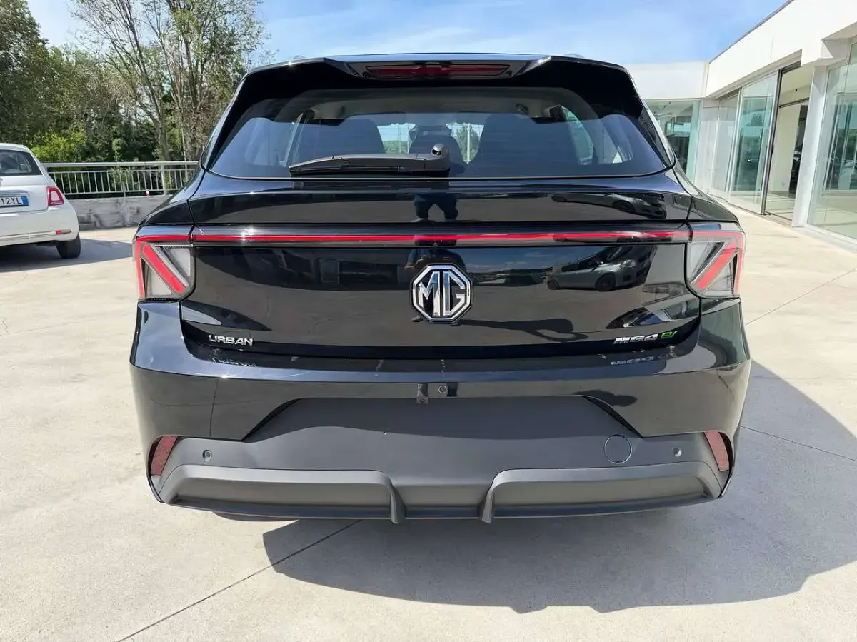 Nuova MG MG4 EV 117 kW (160 CV) 2026 Nero Utilitaria