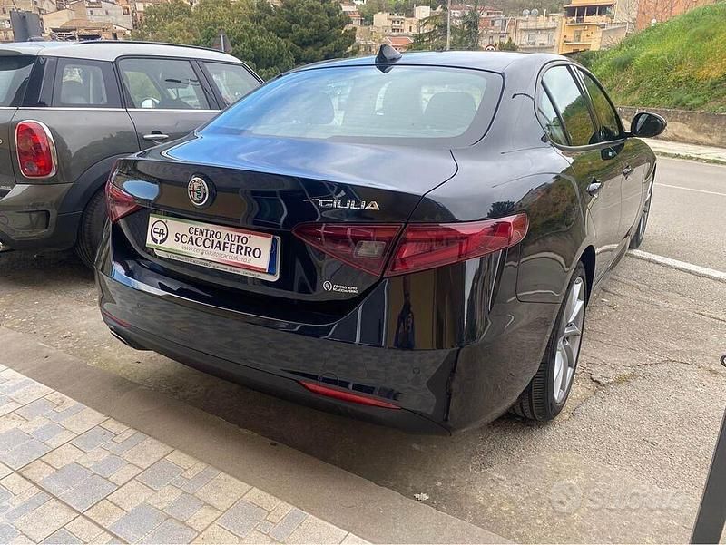 Usata Alfa Romeo Giulia 150 CV (110 kW) 2017 Nero Berlina