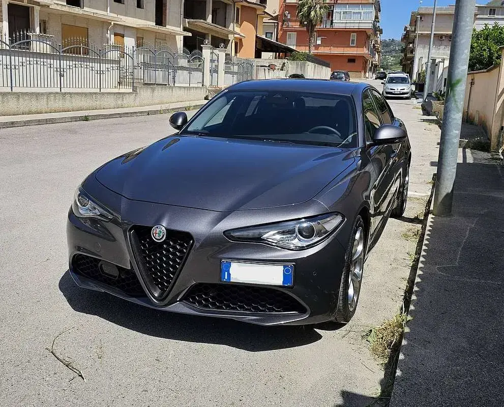 Second-hand Alfa Romeo Giulia Tech Edition 160 CP (117 kW) 2019 Gri Berlinǎ