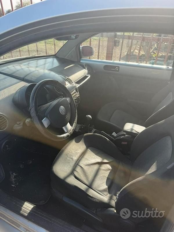 Usata VW New Beetle 105 CV (77 kW) 2007 Grigio Utilitaria