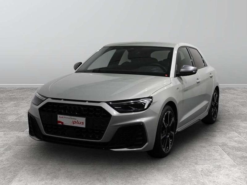 Argento metallizzato Usata 2023 Audi A1 Sportback S-Line Due volumi | 30.900 € (Buon prezzo) - Immagine 1/4