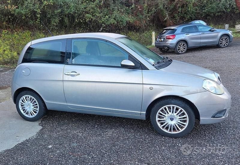 Usata Lancia Ypsilon 75 CV (55 kW) 2009 Grigio Utilitaria