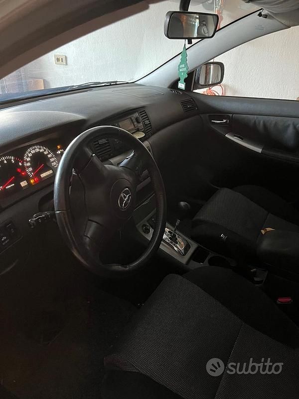 Usata Toyota Corolla 90 CV (66 kW) 2006 Grigio Berlina