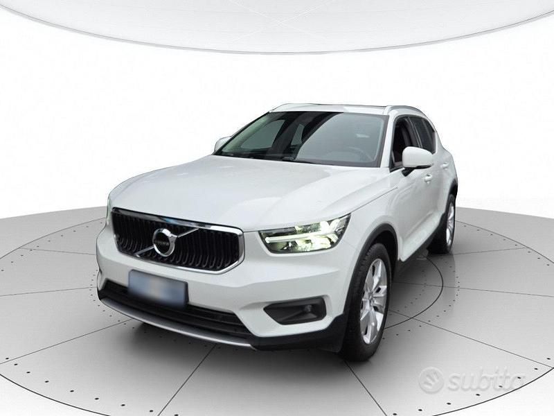 Usata Volvo XC40 Momentum 129 CV (94 kW) 2021 Bianco SUV