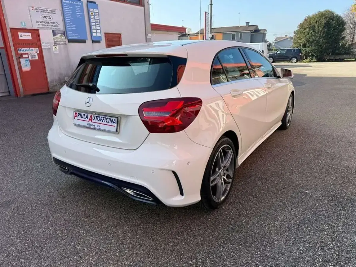 Usata Mercedes A180 Premium 109 CV (80 kW) 2017 Bianco Utilitaria