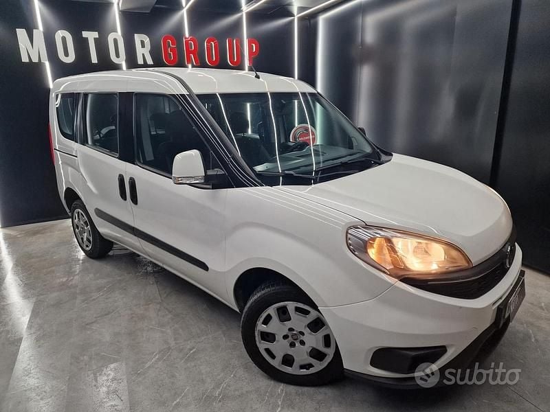 Usata Fiat Doblò Lounge 95 CV (69 kW) 2015 Bianco Monovolume