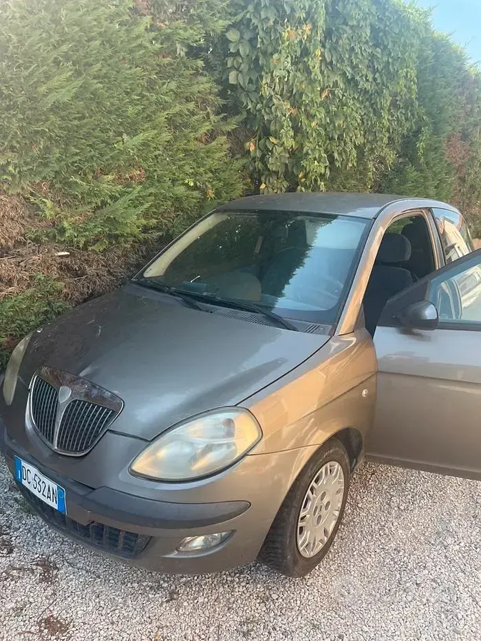 Usata Lancia Ypsilon 60 CV (44 kW) 2006 Grigio Utilitaria