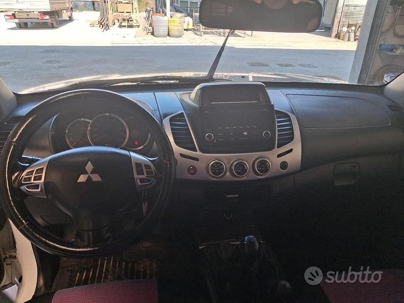 Usado Mitsubishi L200 178 CV (130 kW) 2015 Blanco Pickup/Camioneta