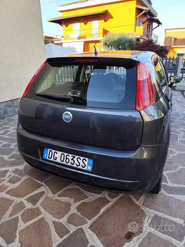Usata Fiat Grande Punto 65 CV (47 kW) 2007 Grigio Utilitaria