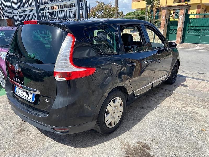 Usata Renault Scénic III 110 CV (80 kW) 2012 Nero Monovolume
