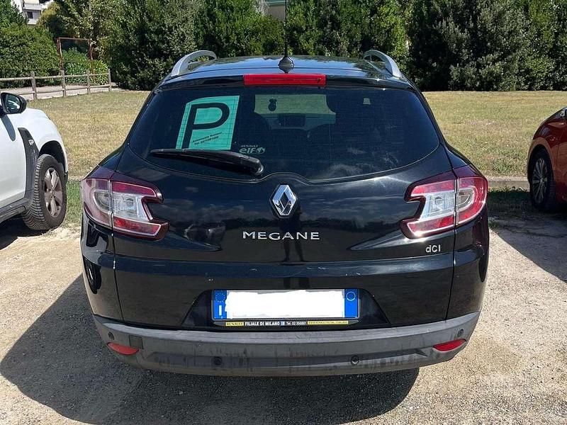 Usata Renault Mégane III LIMITED 110 CV (80 kW) 2015 Nero Station wagon