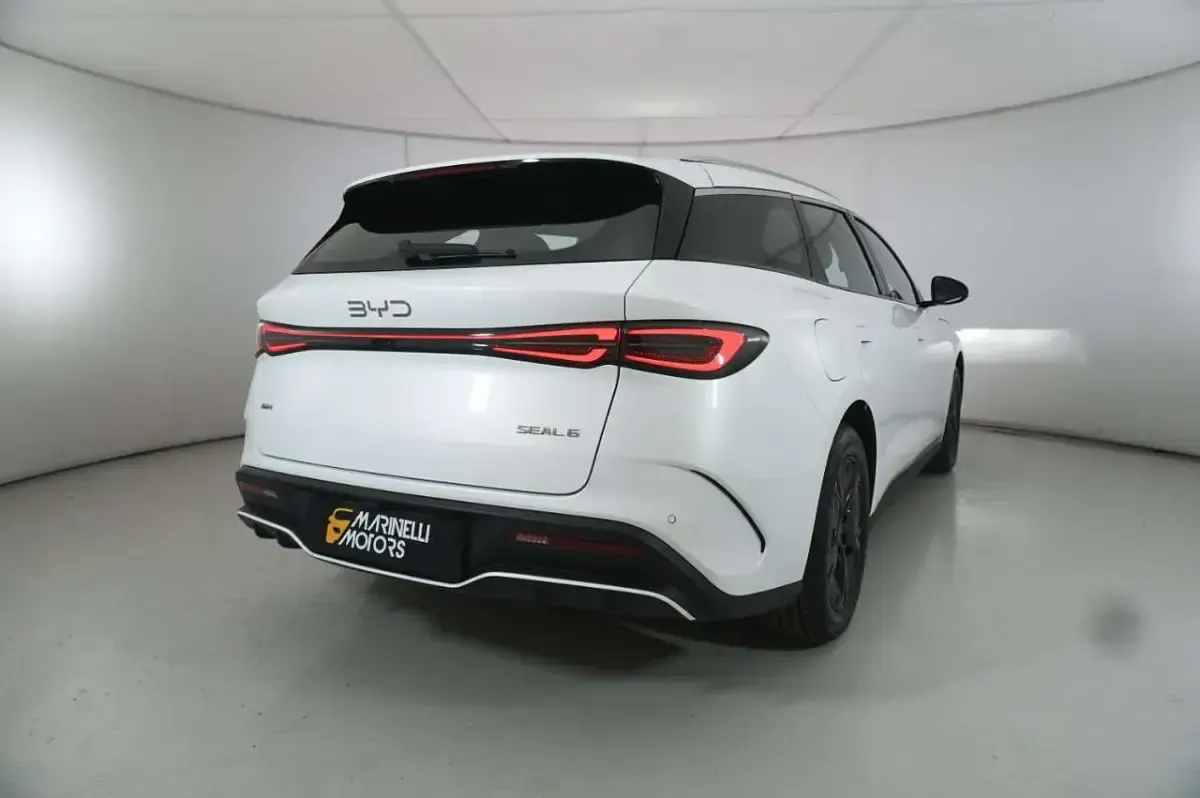 Nuova BYD Seal Boost 98 CV (72 kW) 2026 Polar white Station wagon