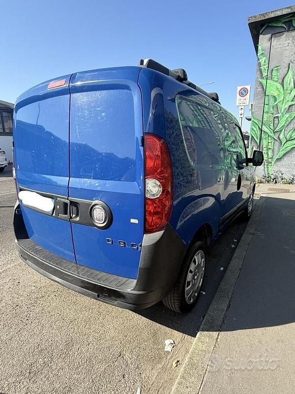 Usata Fiat Doblò 95 CV (69 kW) 2011 Blu Monovolume