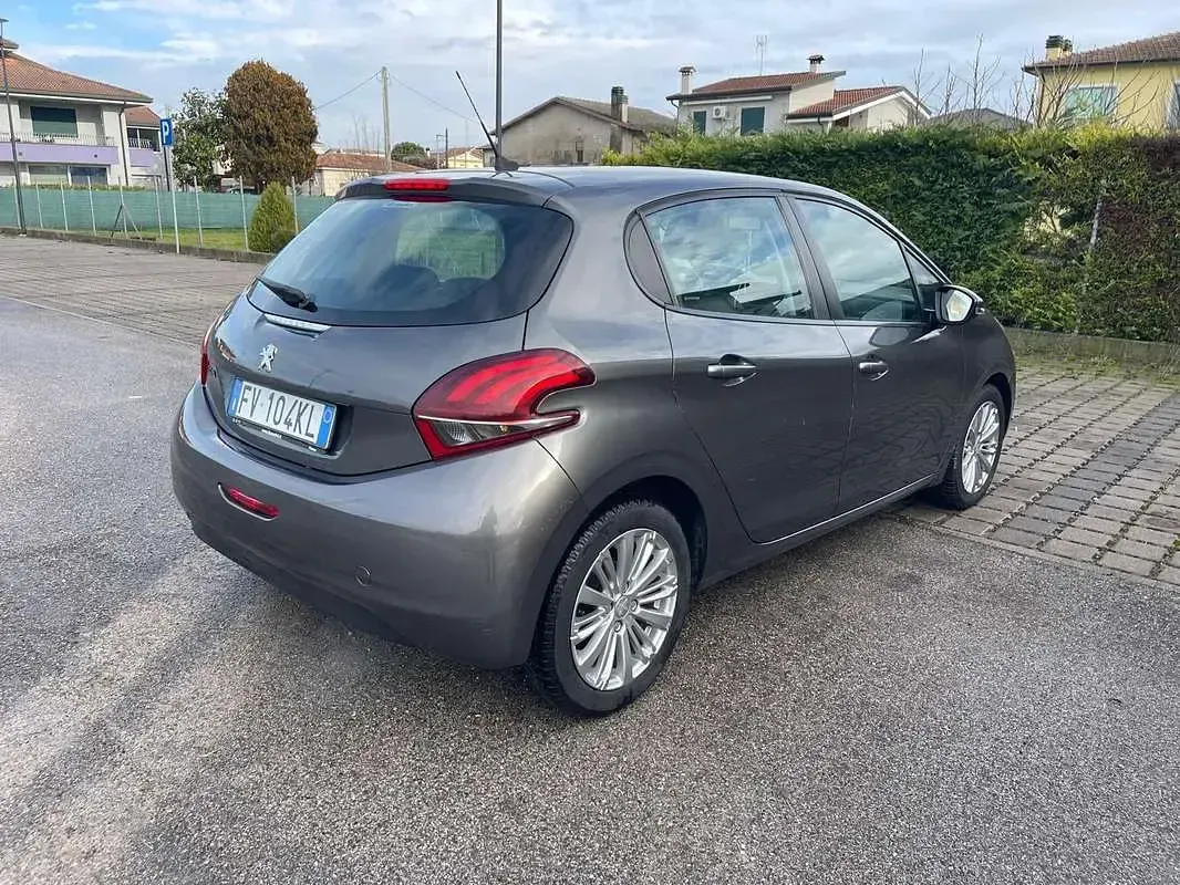 Usata Peugeot 208 Allure 83 CV (61 kW) 2019 Grigio Utilitaria