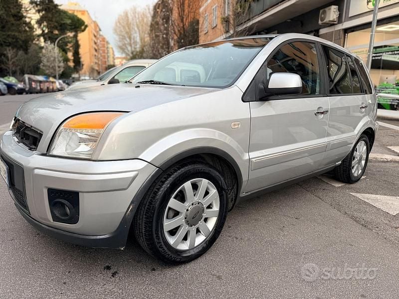 Usata Ford Fusion 80 CV (58 kW) 2011 Grigio Utilitaria