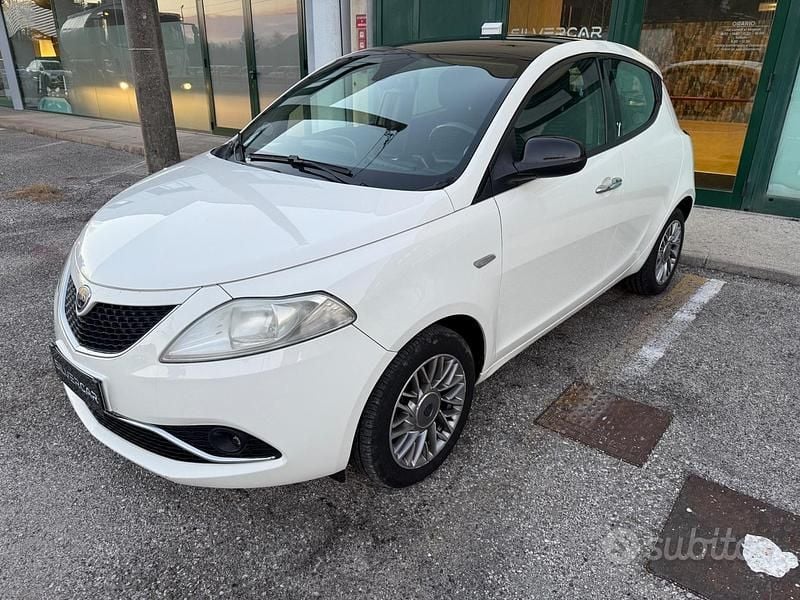 Usata Lancia Ypsilon 95 CV (69 kW) 2012 Bianco Utilitaria