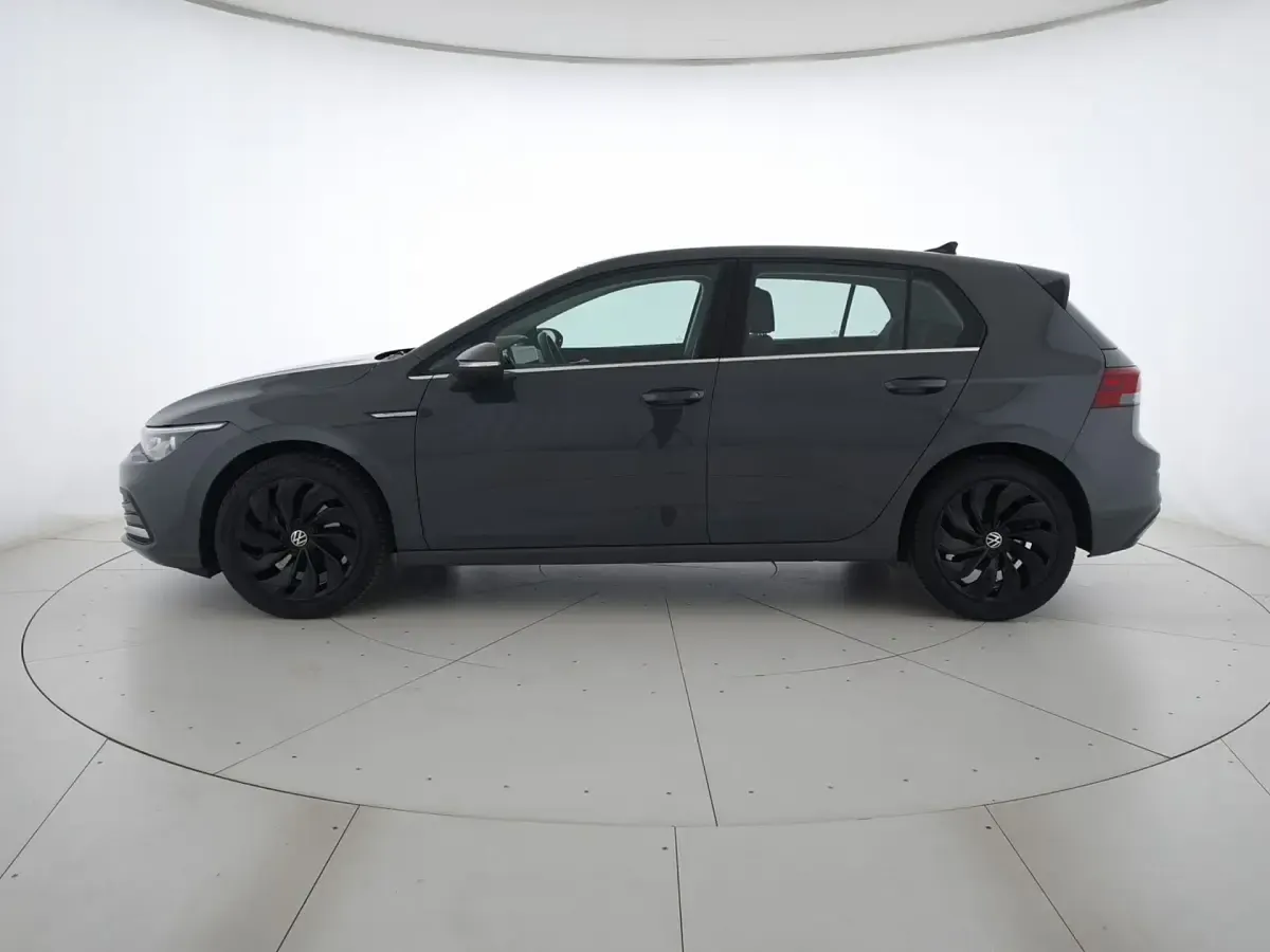 Usata VW Golf VIII Style 150 CV (110 kW) 2020 Dolphin grey metallizzato Berlina