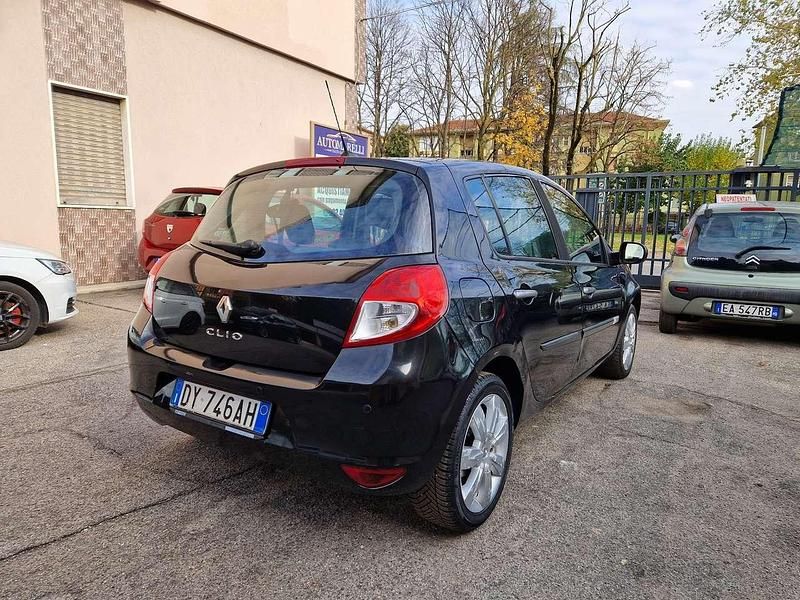 Usata Renault Clio II Luxe 75 CV (55 kW) 2009 Nero Berlina