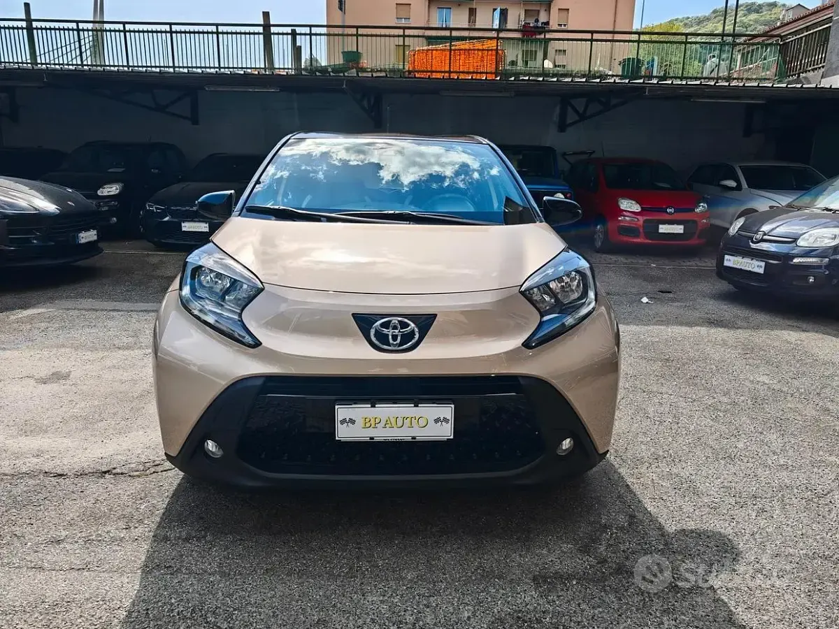Nuova Toyota Aygo X Premium 72 CV (52 kW) 2025 Marrone SUV