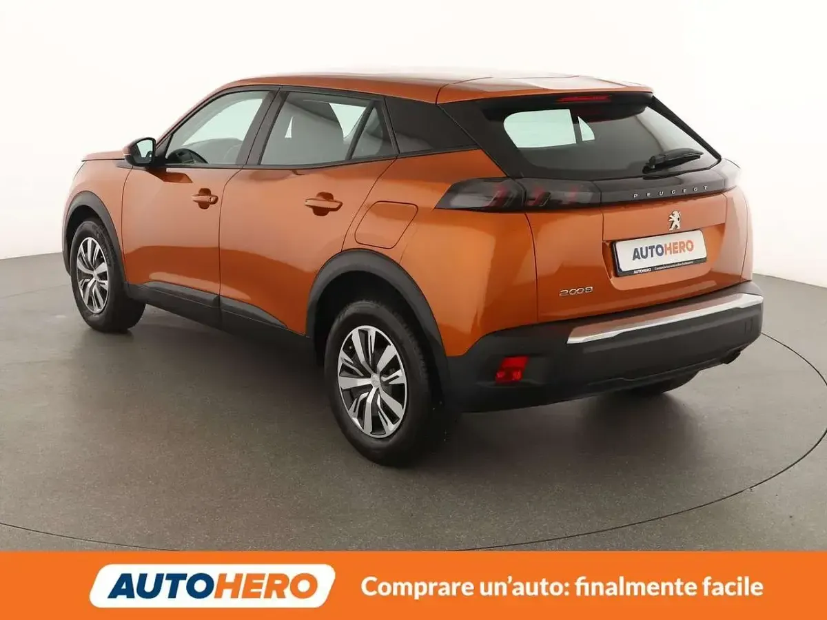 Usata Peugeot 2008 Active 101 CV (74 kW) 2021 Arancione SUV