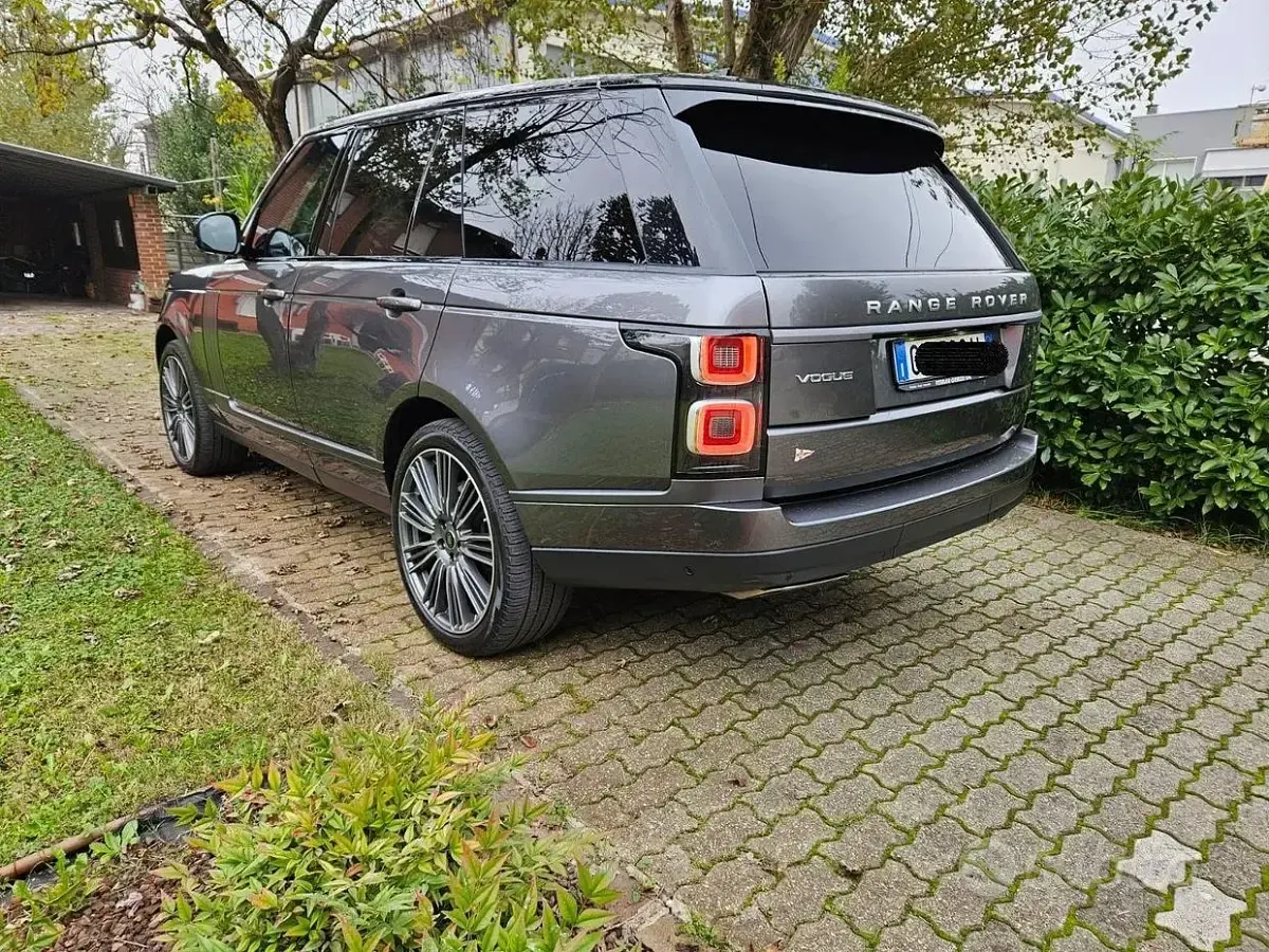 Usata Land Rover Range Rover Vogue 249 CV (183 kW) 2019 Grigio SUV