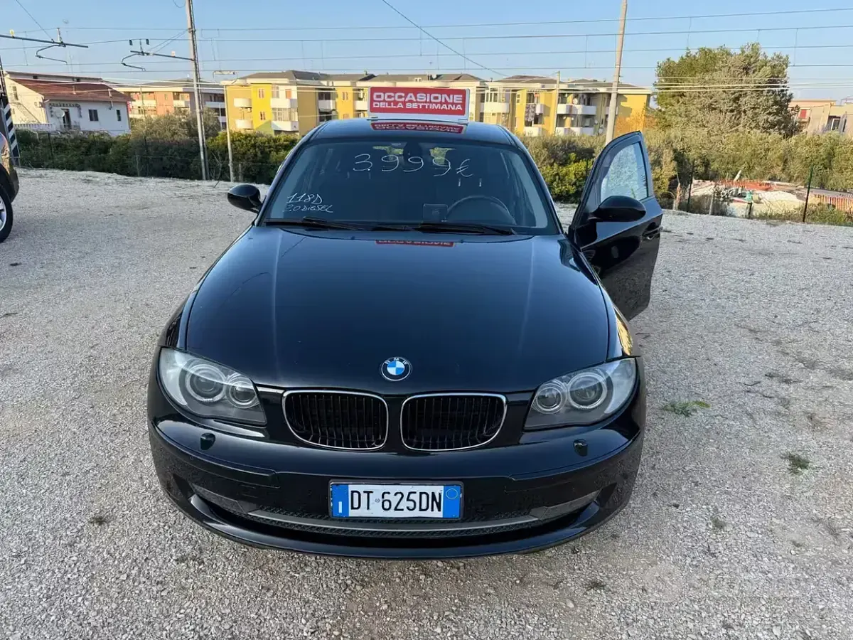 Usata BMW 118 143 CV (105 kW) 2010 Nero Utilitaria