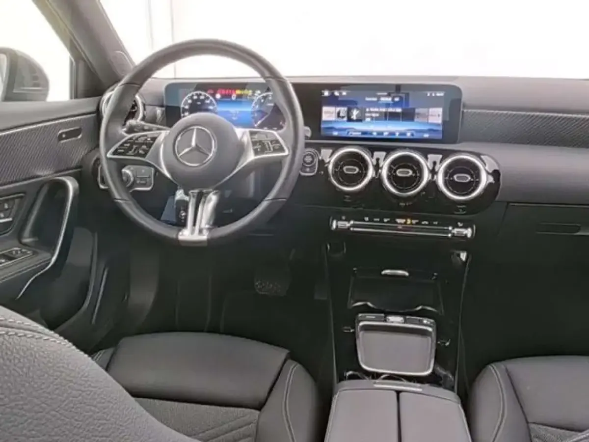Usata Mercedes A180 136 CV (100 kW) 2025 Grigio Berlina
