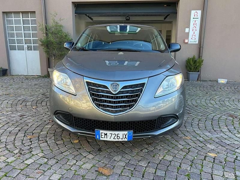 Grigio Usata 2012 Lancia Ypsilon Gold Due volumi | 2400 € (Super prezzo) - Immagine 1/4
