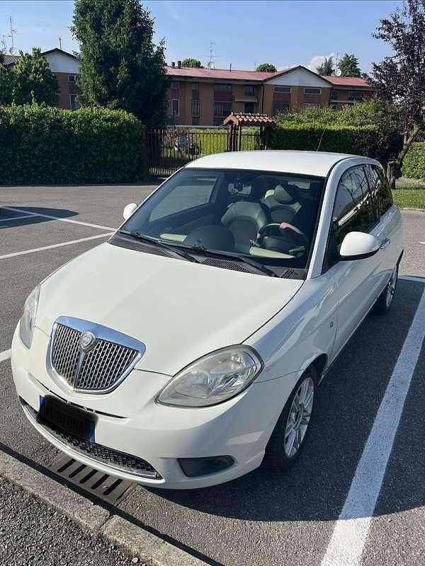 Usata Lancia Ypsilon Platinum 69 CV (50 kW) 2011 Utilitaria