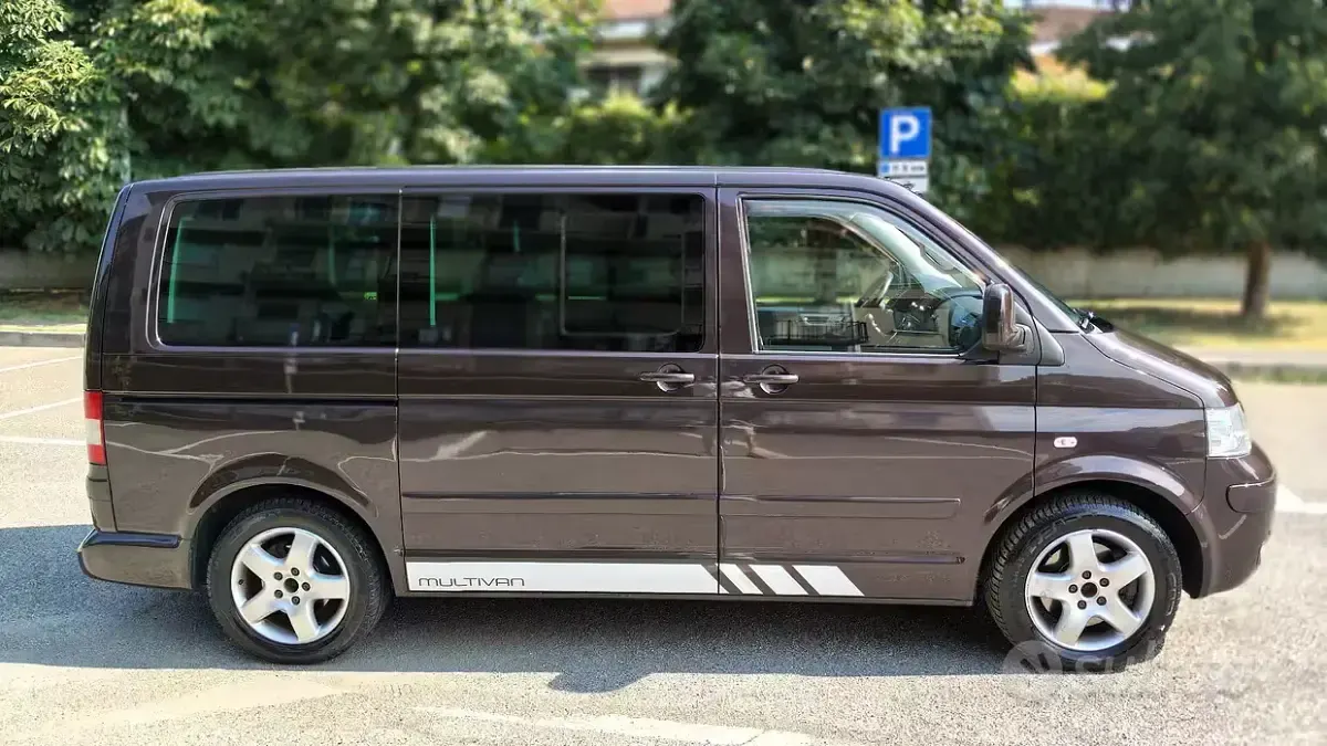 Usata VW Multivan 131 CV (96 kW) 2008 Marrone Monovolume