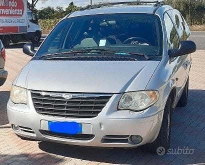 Usata Chrysler Grand Voyager 143 CV (105 kW) 2006 Grigio Monovolume
