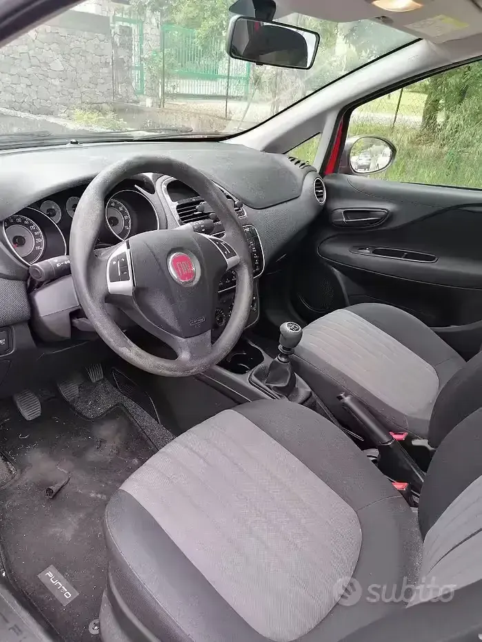 Usata Fiat Punto 69 CV (50 kW) 2018 Rosso Utilitaria