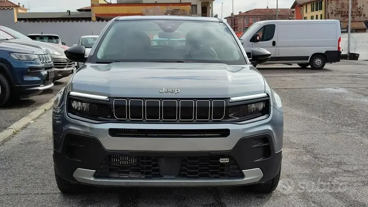 Usata Jeep Avenger Altitude 101 CV (74 kW) 2025 Grigio granite SUV