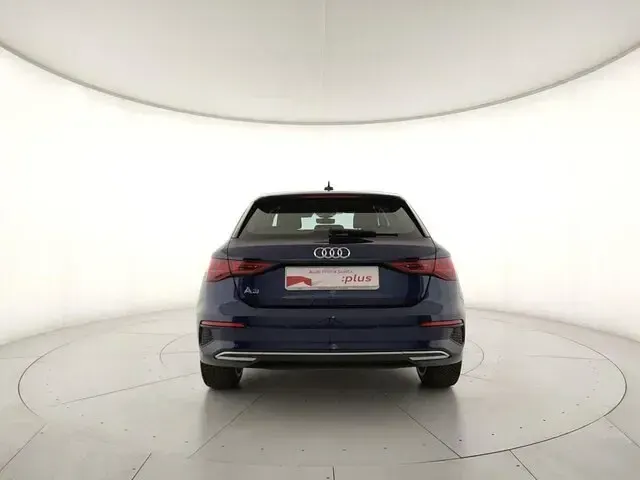 Usata Audi A3 Advanced 116 CV (85 kW) 2023 Blu navarra metallizzato Berlina