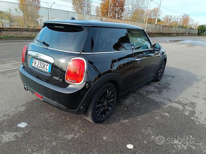 Usata Mini One D Hype 95 CV (69 kW) 2017 Nero Utilitaria