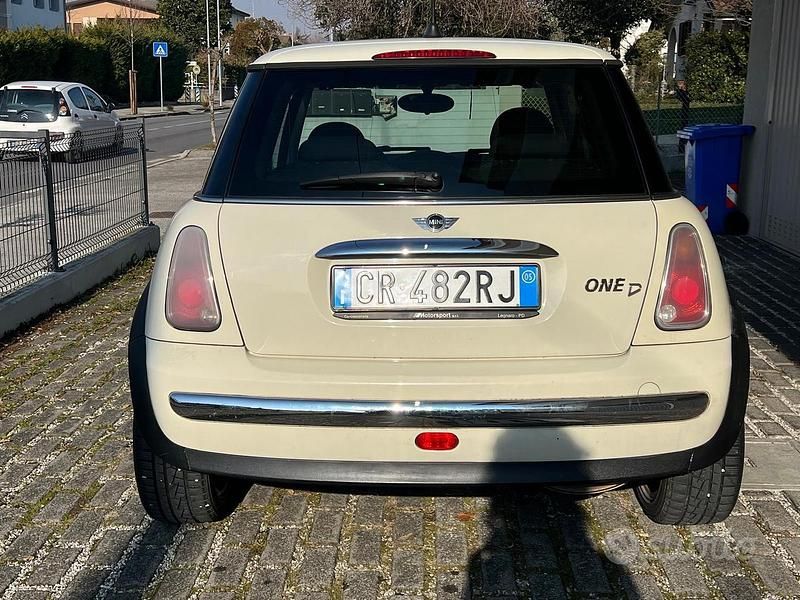 Usata Mini ONE 75 CV (55 kW) 2005 Bianco Utilitaria