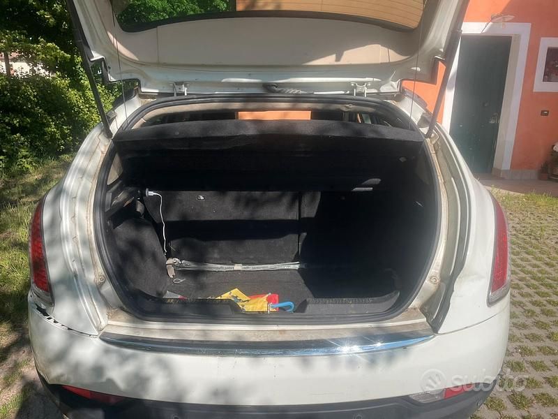 Usata Lancia Delta 120 CV (88 kW) 2010 Bianco Utilitaria